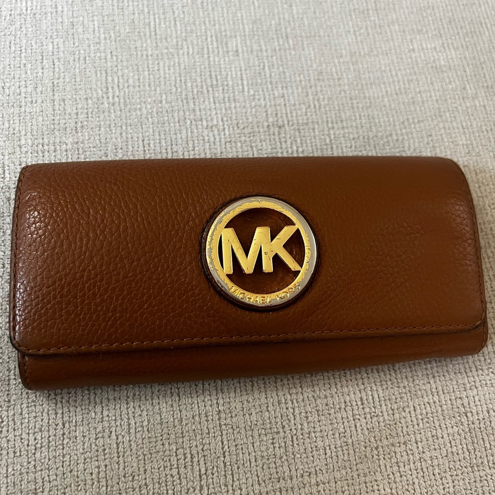 Authentic Michael Kors women’s Fulton flat continental leather wallet-luggage